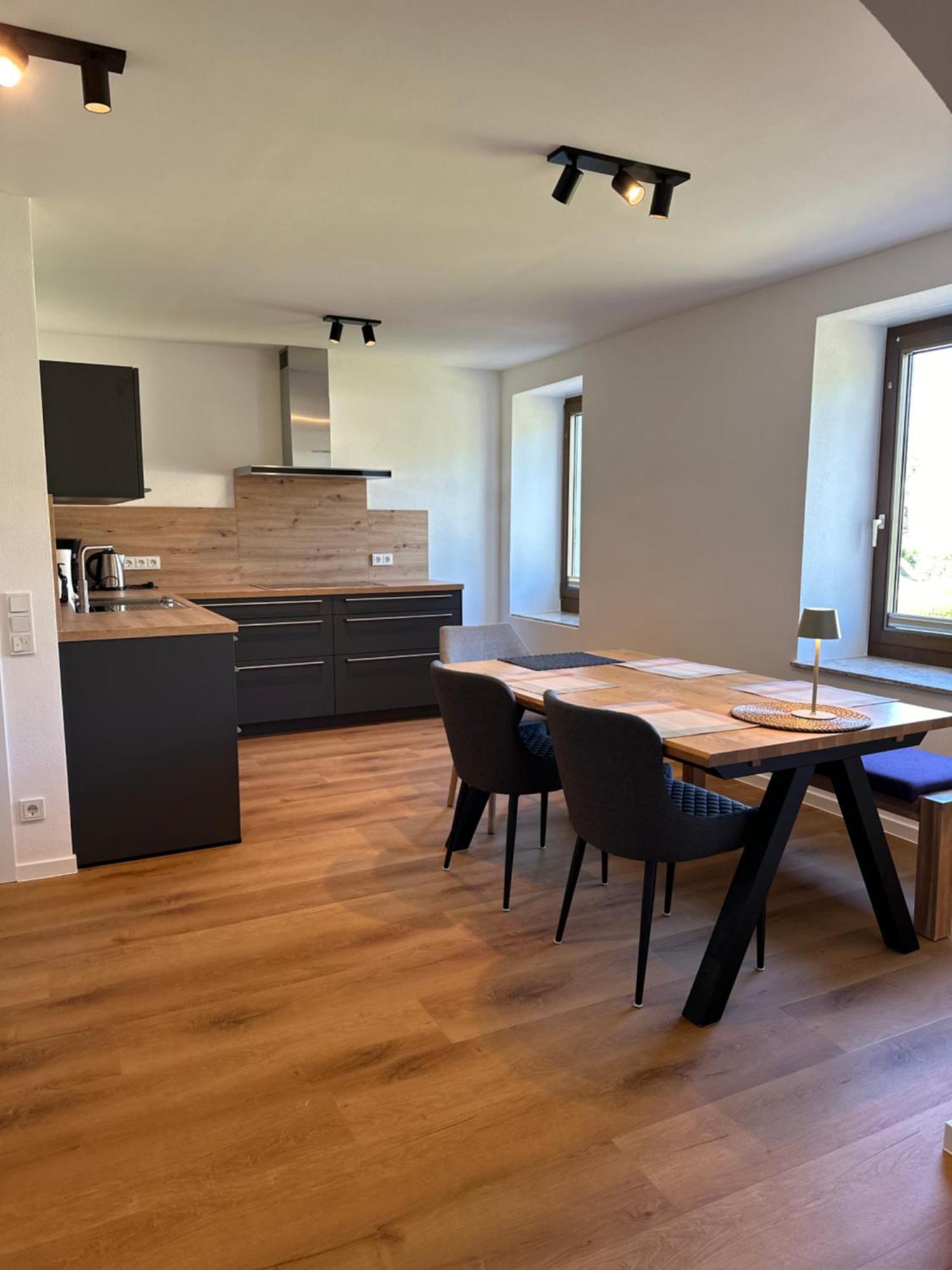 Moselappartements By Weingut Marco Adamy Losnich ภายนอก รูปภาพ
